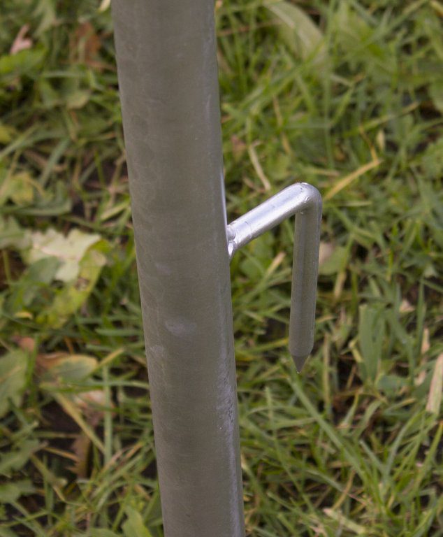 horse fly trap anchor and single frame provides sturdy support